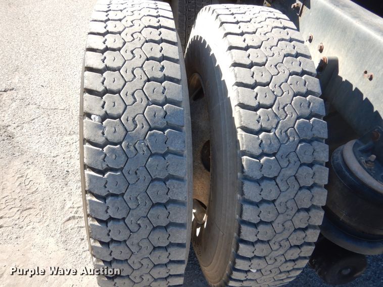 image for item DI1010 2005 Kenworth T800  semi truck with crane