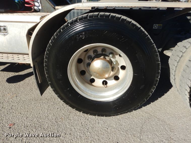 image for item DI1010 2005 Kenworth T800  semi truck with crane