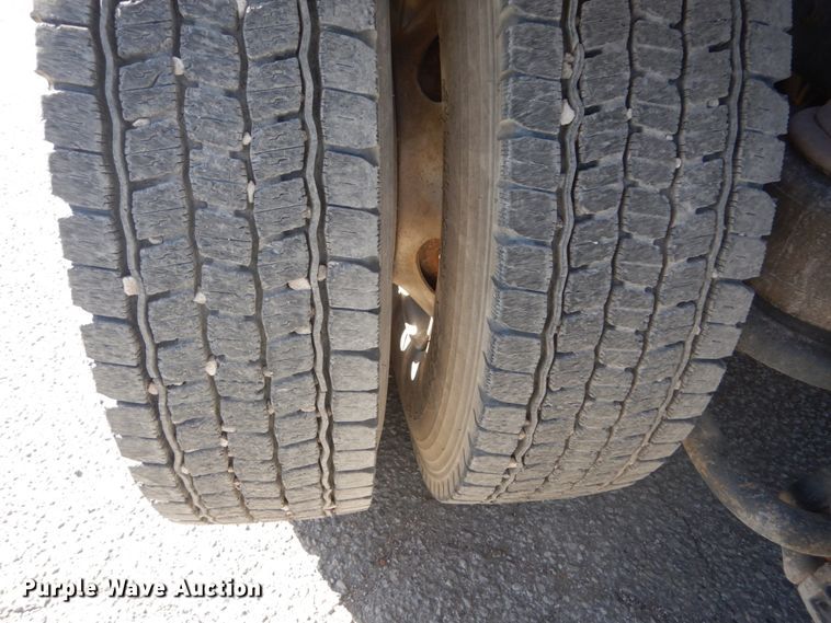 image for item DI1010 2005 Kenworth T800  semi truck with crane