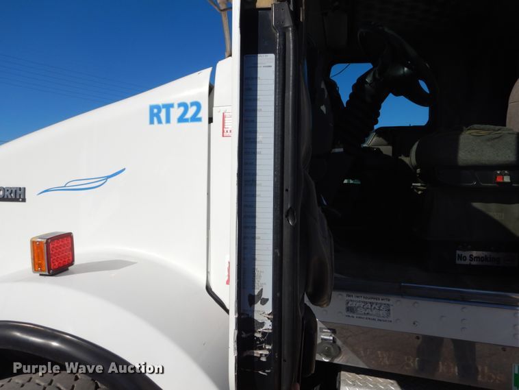 image for item DI1010 2005 Kenworth T800  semi truck with crane