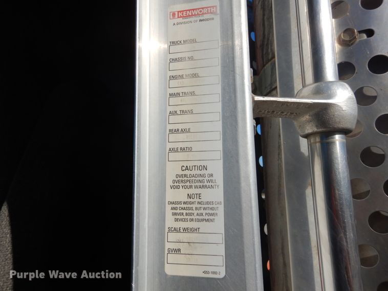 image for item DI1010 2005 Kenworth T800  semi truck with crane