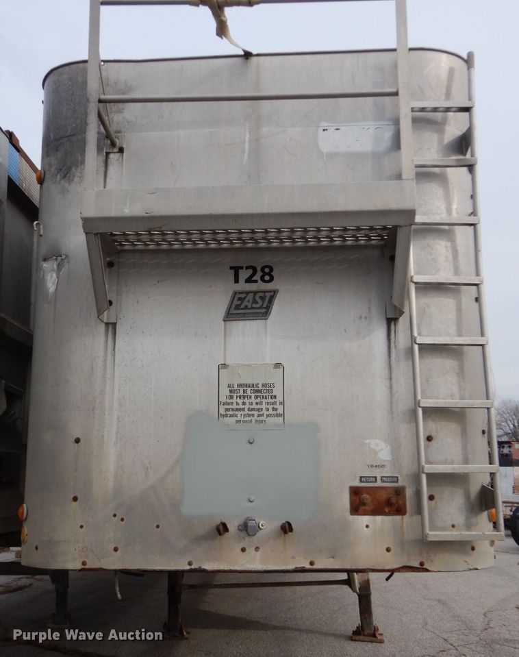 image for item DI1068 1995 East walking floor trailer