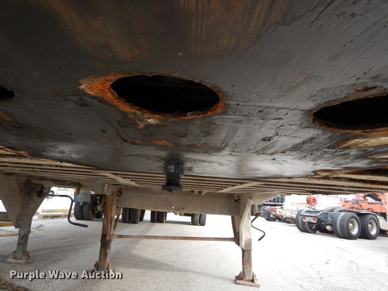 image for item DI1068 1995 East walking floor trailer