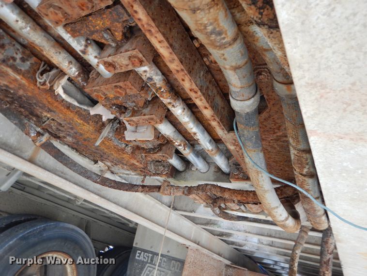 image for item DI1068 1995 East walking floor trailer