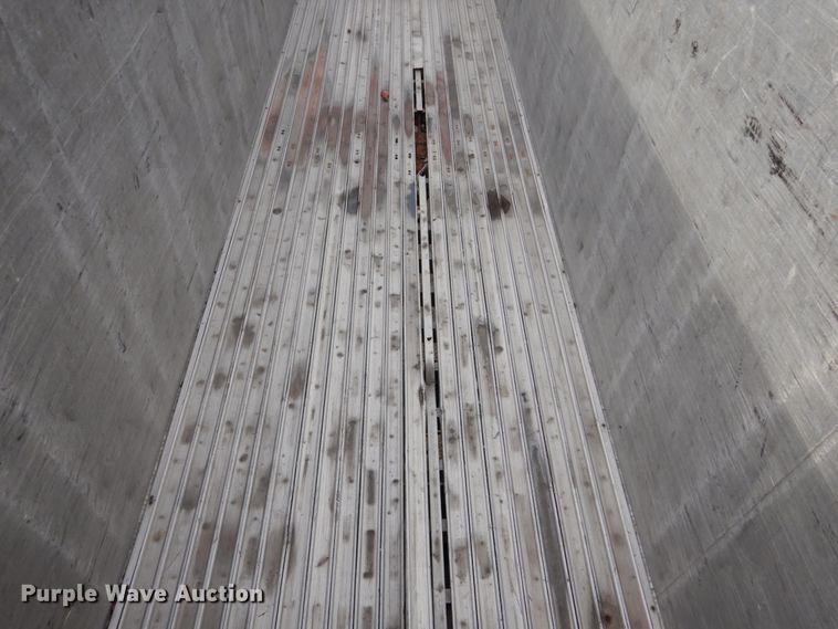 image for item DI1068 1995 East walking floor trailer