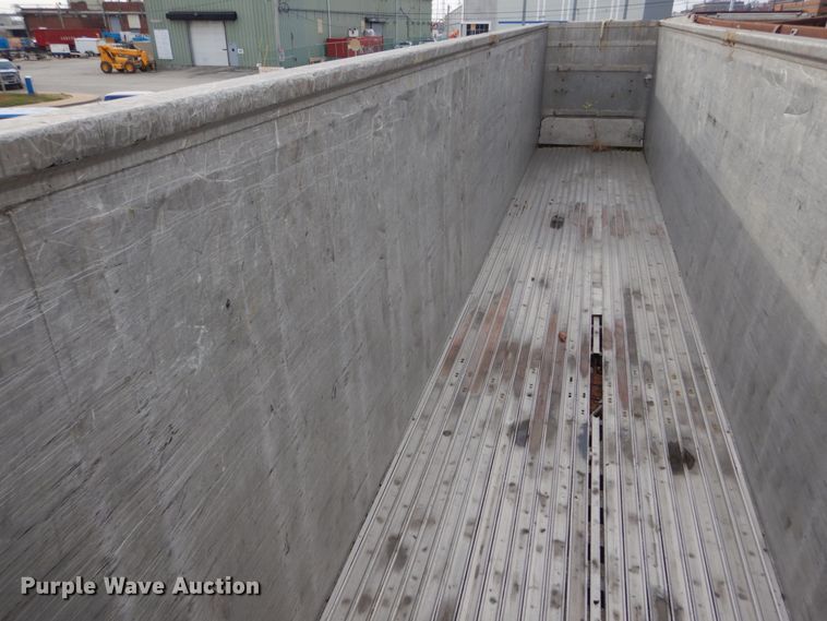 image for item DI1068 1995 East walking floor trailer