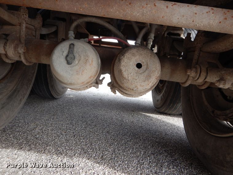 image for item DI1068 1995 East walking floor trailer