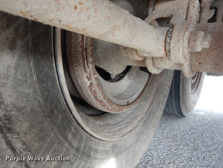 image for item DI1068 1995 East walking floor trailer