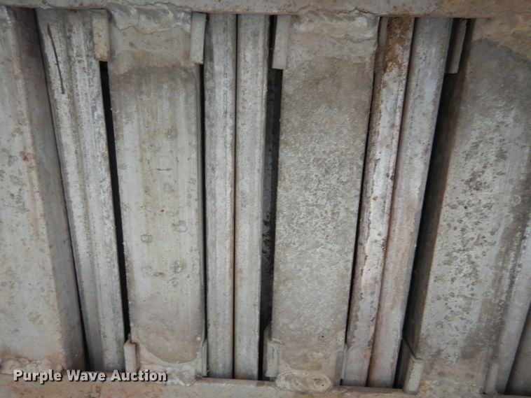 image for item DI1068 1995 East walking floor trailer