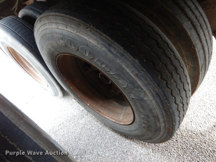 image for item DI1068 1995 East walking floor trailer