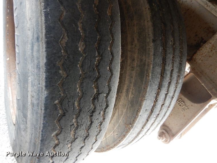 image for item DI1068 1995 East walking floor trailer