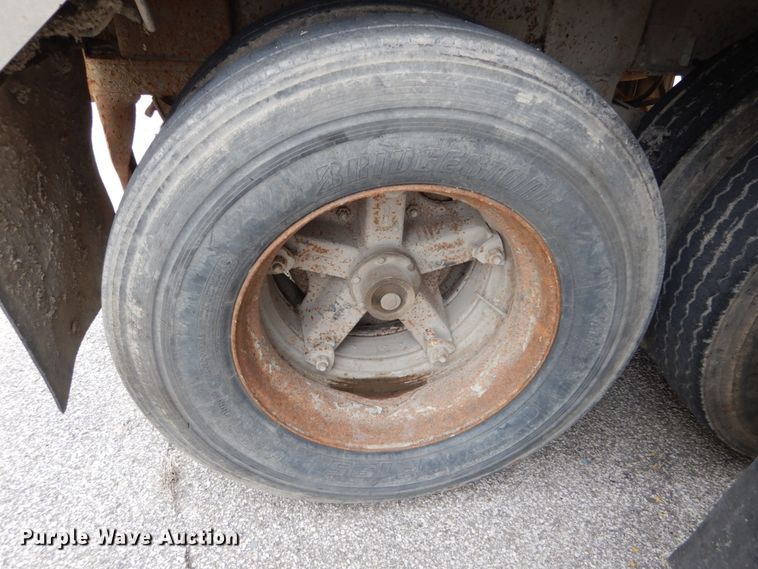 image for item DI1068 1995 East walking floor trailer