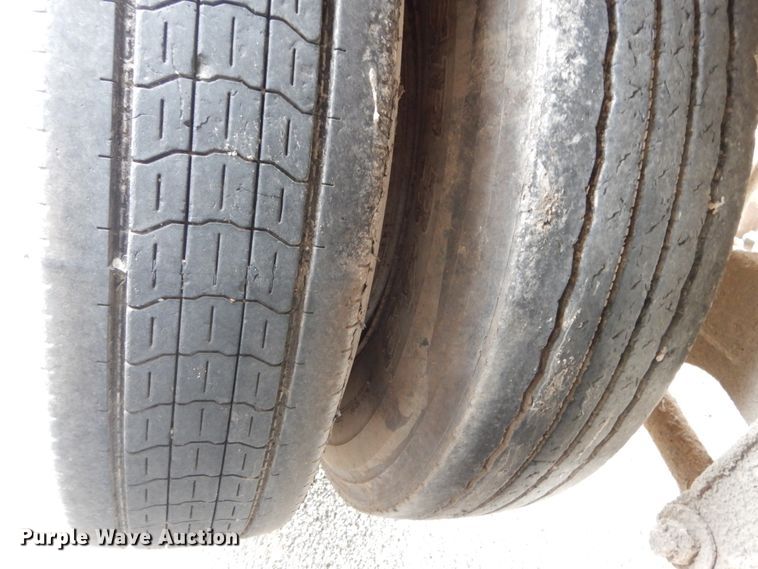 image for item DI1068 1995 East walking floor trailer