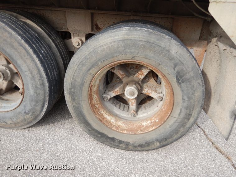 image for item DI1068 1995 East walking floor trailer