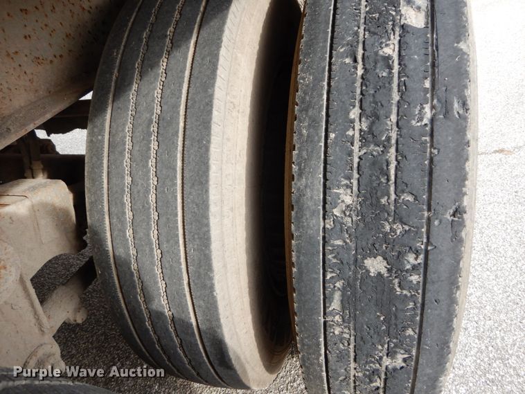 image for item DI1068 1995 East walking floor trailer