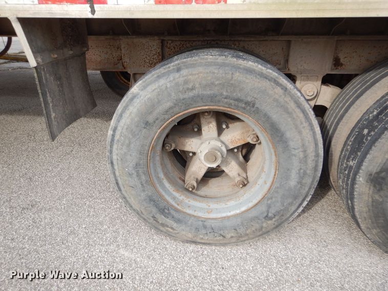 image for item DI1068 1995 East walking floor trailer