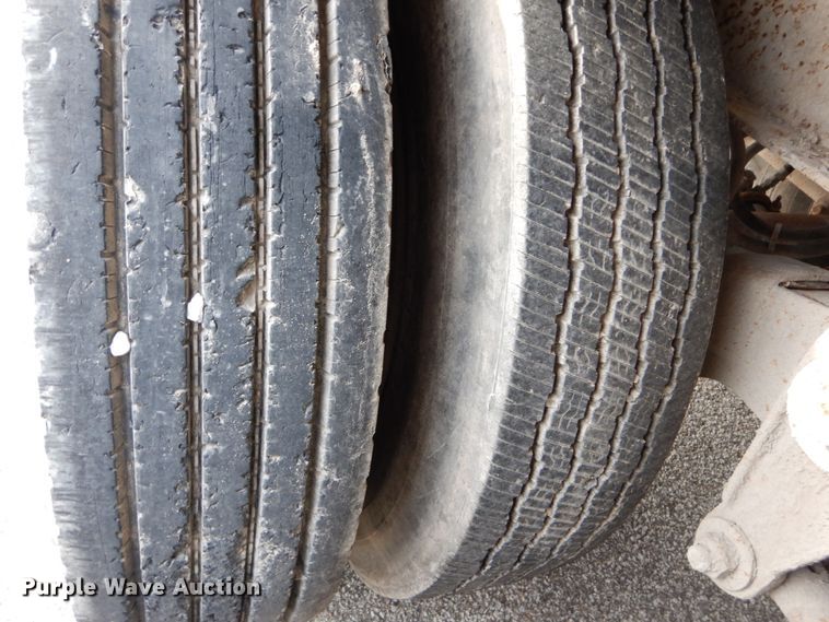 image for item DI1068 1995 East walking floor trailer