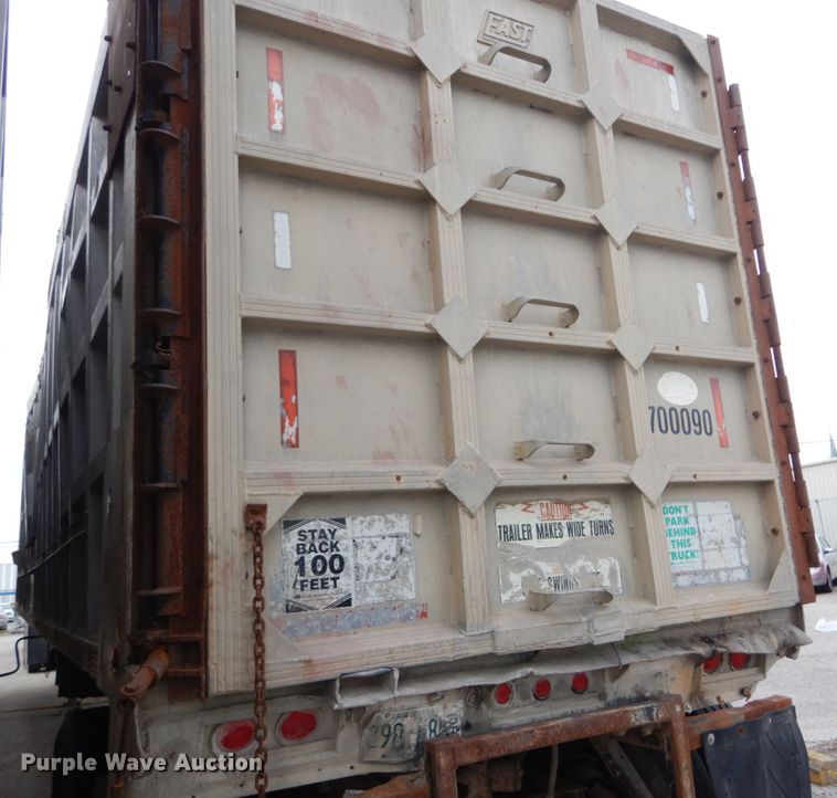 image for item DI1070 1985 East push ejection trailer