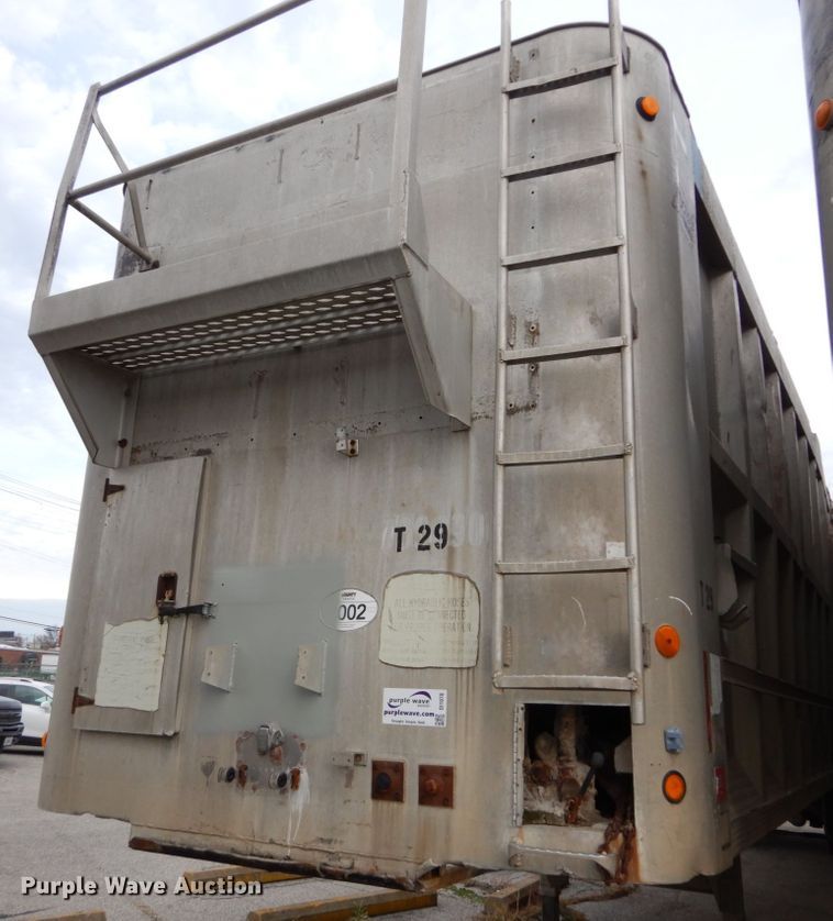 image for item DI1070 1985 East push ejection trailer