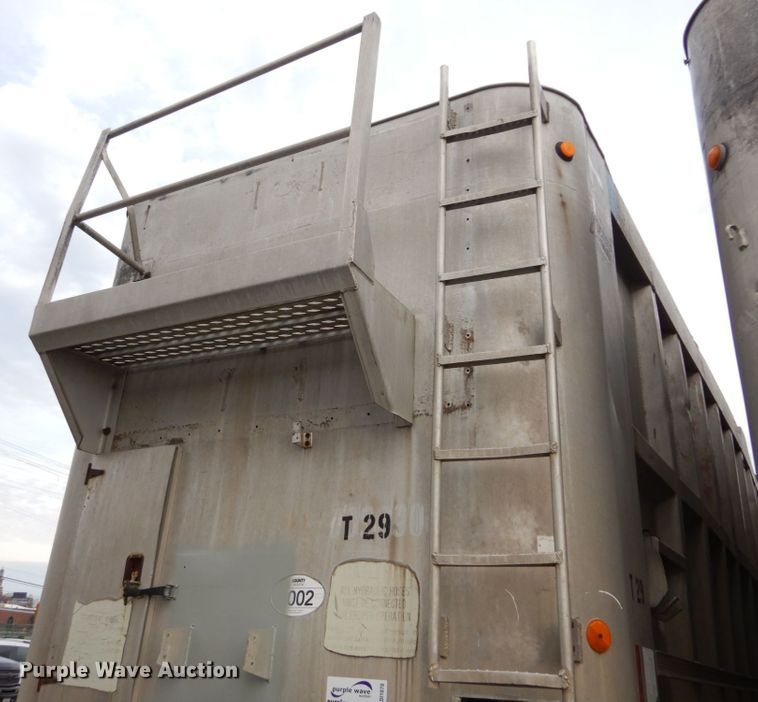 image for item DI1070 1985 East push ejection trailer