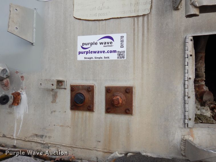 image for item DI1070 1985 East push ejection trailer