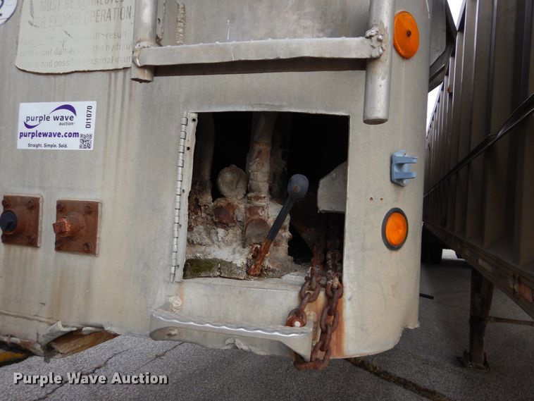 image for item DI1070 1985 East push ejection trailer