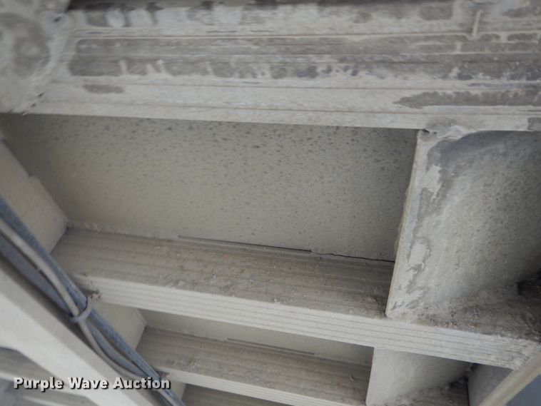 image for item DI1070 1985 East push ejection trailer