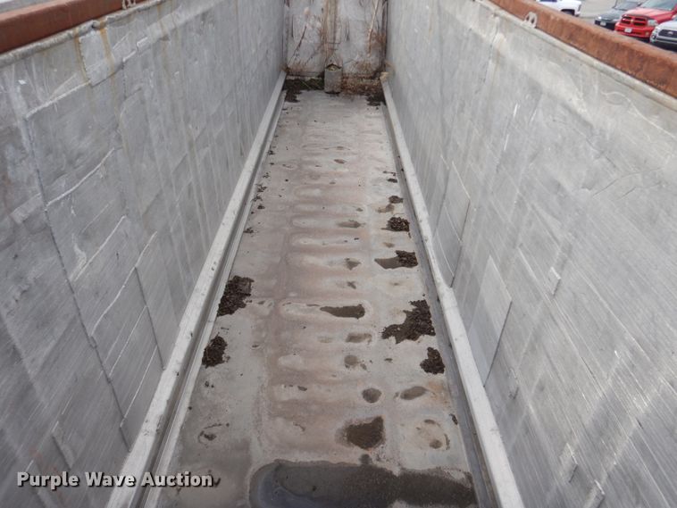 image for item DI1070 1985 East push ejection trailer