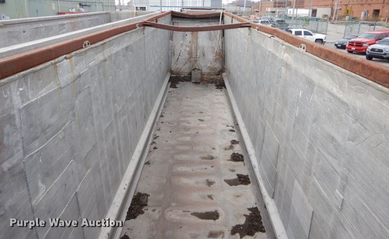 image for item DI1070 1985 East push ejection trailer