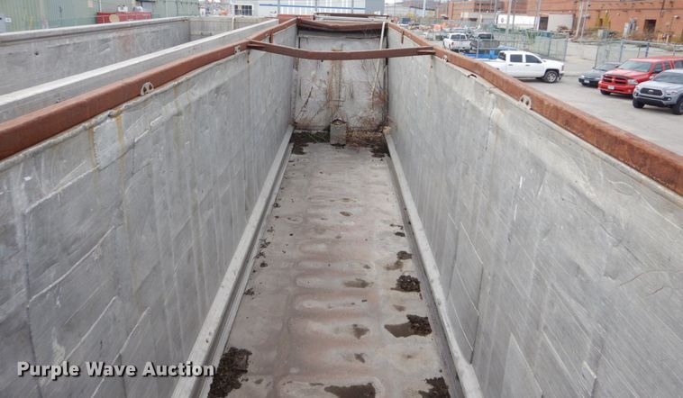 image for item DI1070 1985 East push ejection trailer