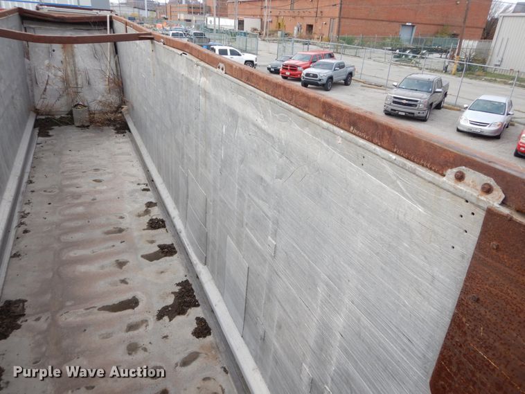 image for item DI1070 1985 East push ejection trailer