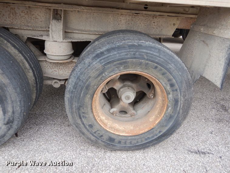 image for item DI1070 1985 East push ejection trailer