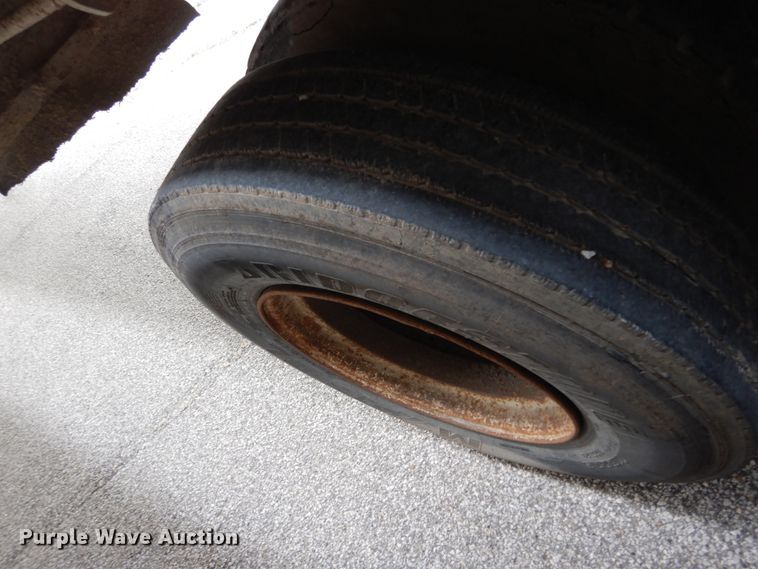 image for item DI1070 1985 East push ejection trailer