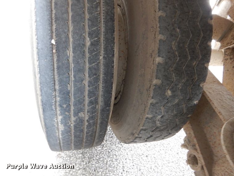 image for item DI1070 1985 East push ejection trailer