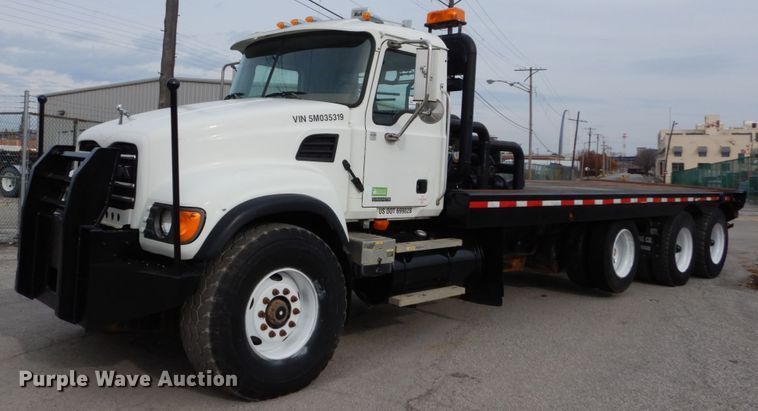 image for item DI1071 2005 Mack CV713  winch truck