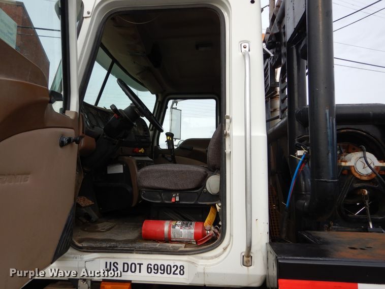 image for item DI1071 2005 Mack CV713  winch truck