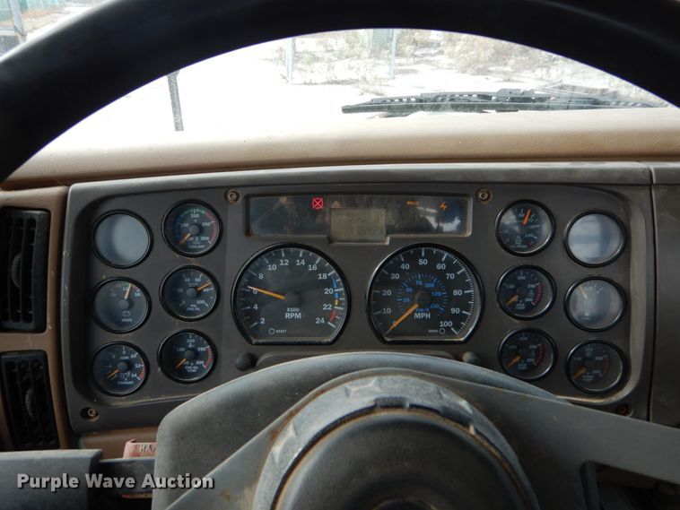 image for item DI1071 2005 Mack CV713  winch truck