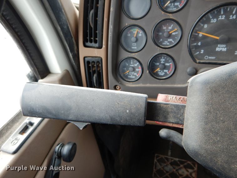 image for item DI1071 2005 Mack CV713  winch truck