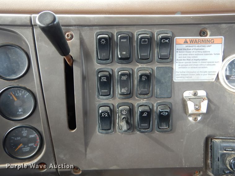 image for item DI1071 2005 Mack CV713  winch truck