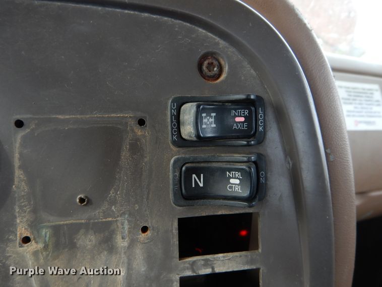 image for item DI1071 2005 Mack CV713  winch truck