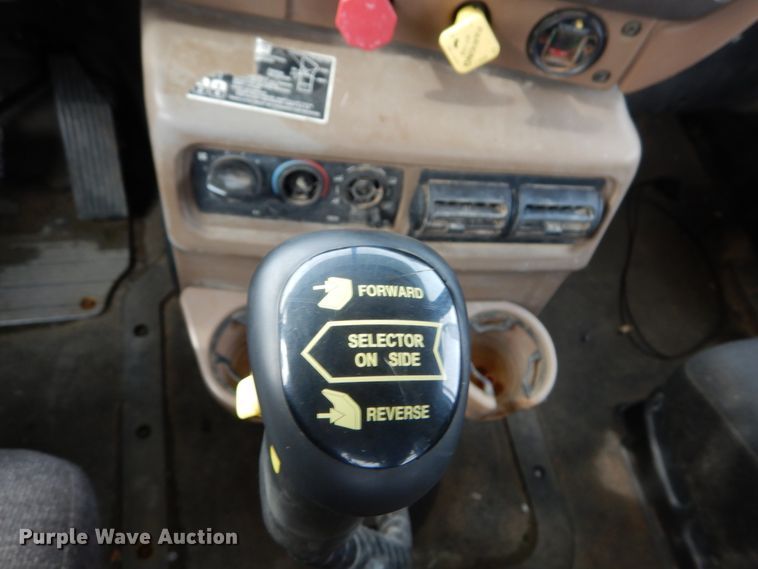 image for item DI1071 2005 Mack CV713  winch truck