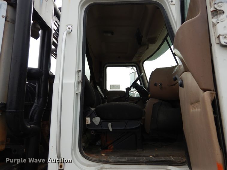 image for item DI1071 2005 Mack CV713  winch truck