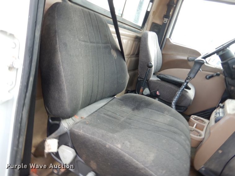 image for item DI1071 2005 Mack CV713  winch truck