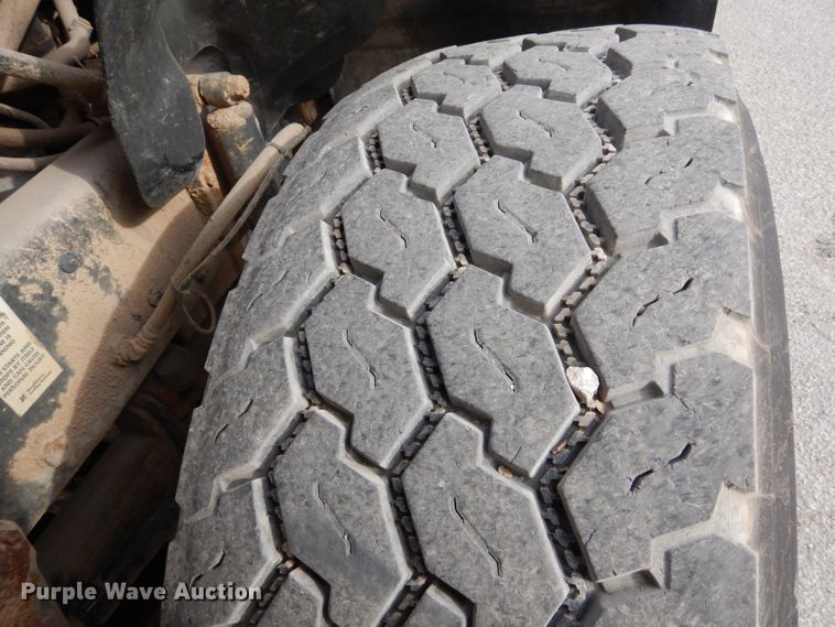 image for item DI1071 2005 Mack CV713  winch truck