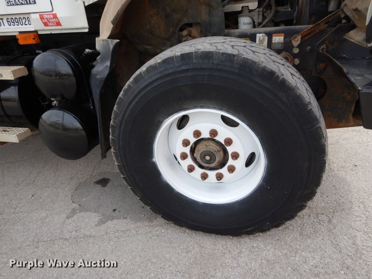 image for item DI1071 2005 Mack CV713  winch truck