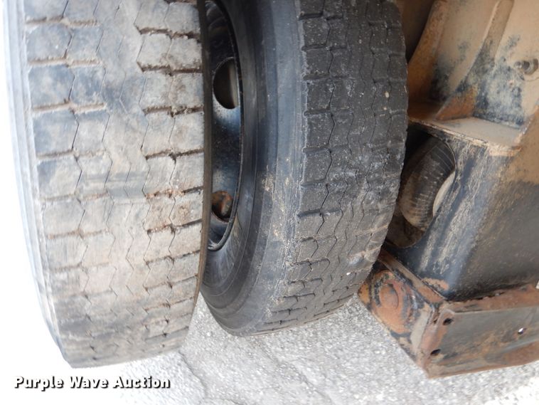 image for item DI1071 2005 Mack CV713  winch truck