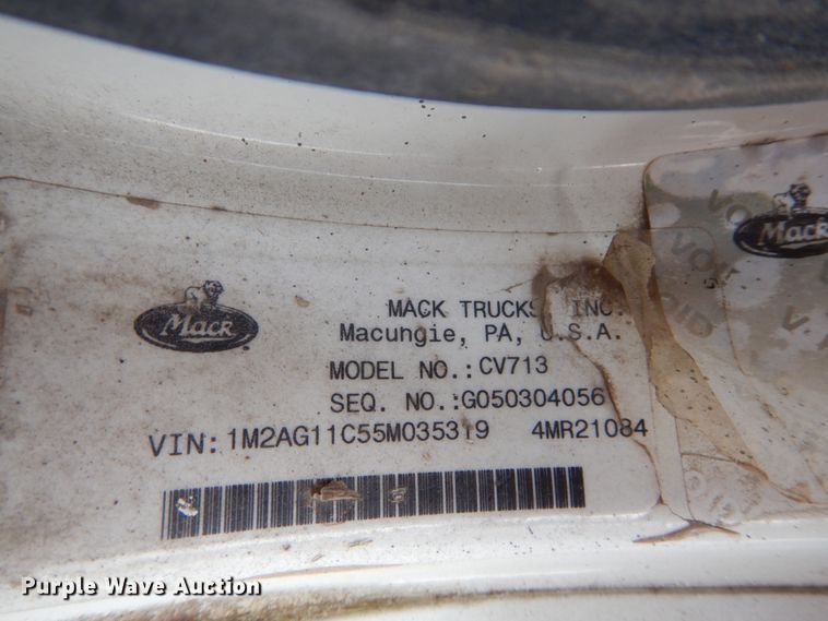 image for item DI1071 2005 Mack CV713  winch truck