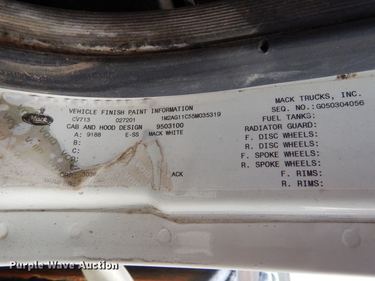 image for item DI1071 2005 Mack CV713  winch truck