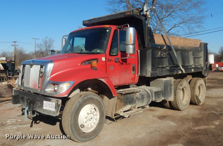 image for item DI1075 2003 International 7400  dump truck