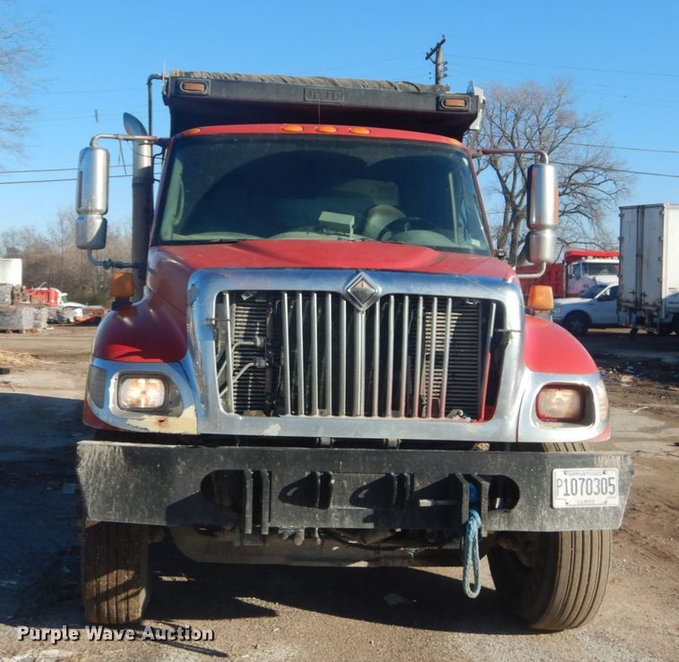 image for item DI1075 2003 International 7400  dump truck
